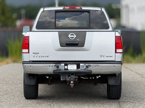 Used 2011 Nissan Titan SV w/ SV Premium Utility Pkg AWD/4WD image 4