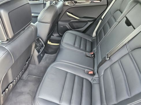 Certified 2025 Porsche Macan AWD/4WD image 28