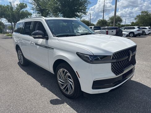 Used 2026 Lincoln Navigator Reserve AWD/4WD image 7