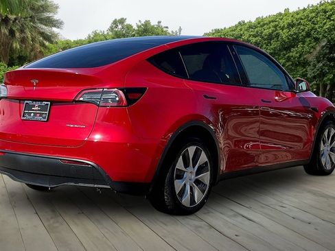 Used 2021 Tesla Model Y Long Range image 6