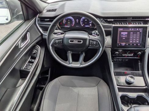 Used 2024 Jeep Grand Cherokee Laredo w/ Luxury Tech Group I AWD/4WD image 17