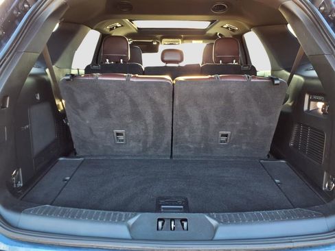 Used 2020 Ford Explorer Platinum w/ Premium Technology Package image 34