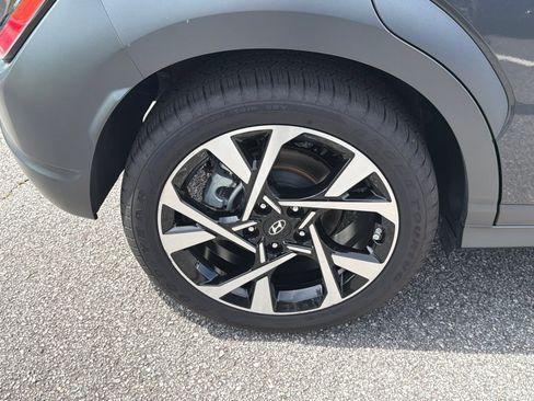 Certified 2022 Hyundai Kona Limited FWD image 18