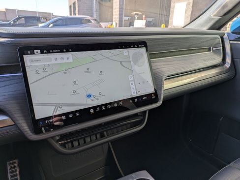 Used 2022 Rivian R1T Launch Edition image 14