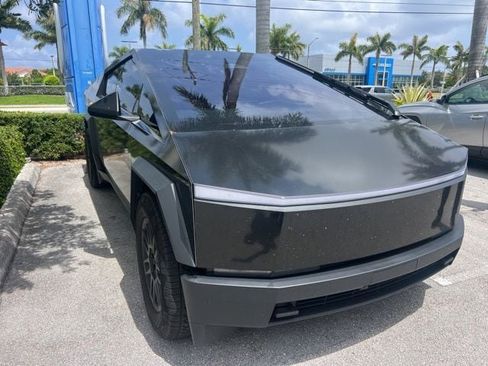 Used 2024 Tesla Cybertruck AWD Crew Cab image 3