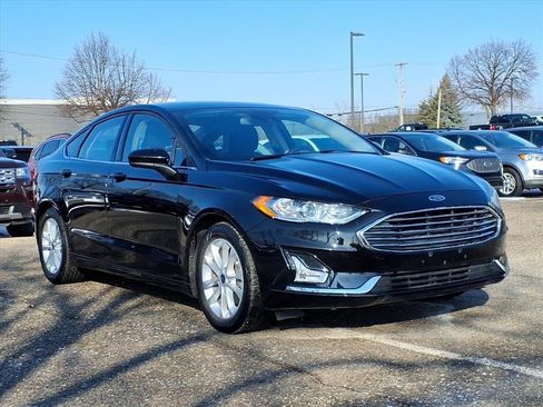 Certified 2019 Ford Fusion SE image 3
