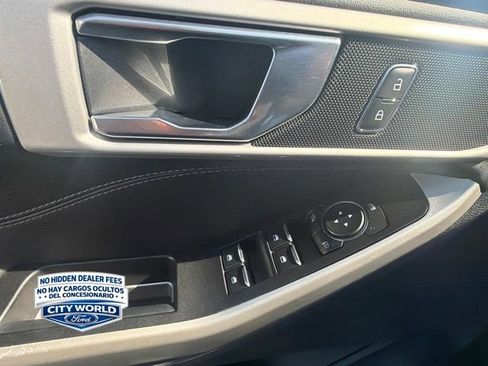 Certified 2022 Ford Explorer XLT w/ Equipment Group 202A AWD/4WD image 5