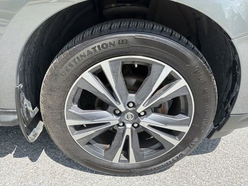 Used 2017 Nissan Pathfinder Platinum w/ Family Entertainment Package AWD/4WD image 13