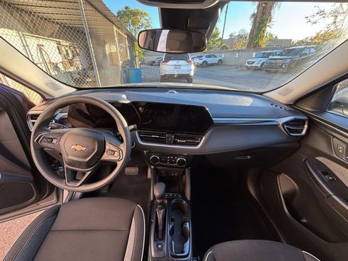 Used 2025 Chevrolet TrailBlazer LT image 33