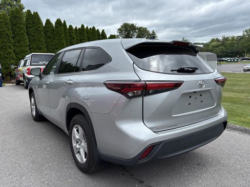 Certified 2024 Toyota Highlander LE AWD/4WD image 6