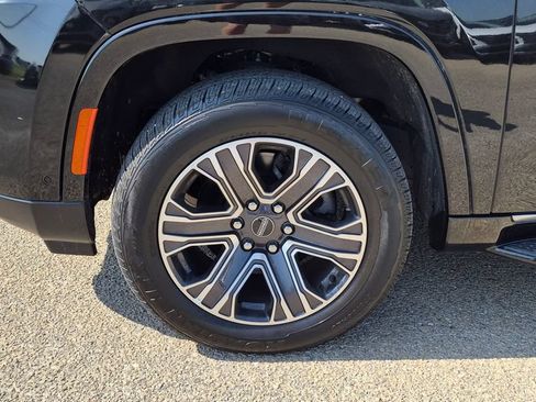 Used 2025 Jeep Wagoneer Series II AWD/4WD image 7