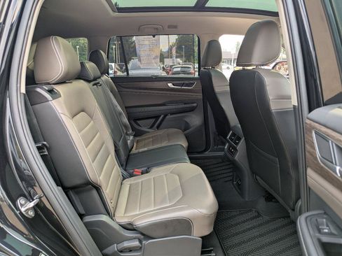 Used 2024 Volkswagen Atlas SEL AWD/4WD image 38
