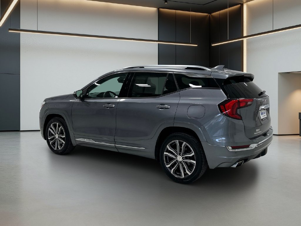 Used 2020 GMC Terrain Denali w/ Denali Premium Package FWD image 3