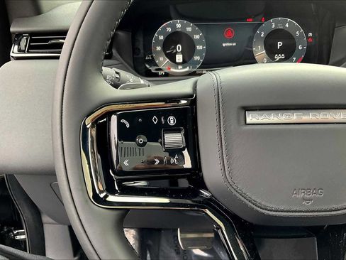 New 2025 Land Rover Range Rover Velar Dynamic SE image 17