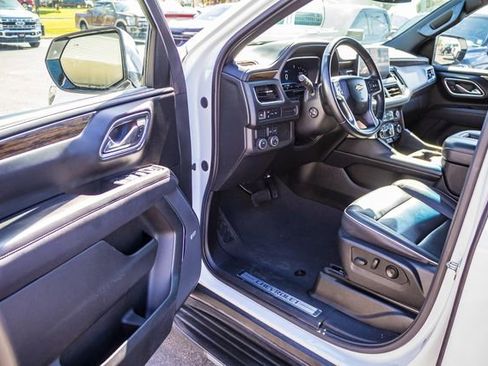 Used 2023 Chevrolet Suburban Premier image 23