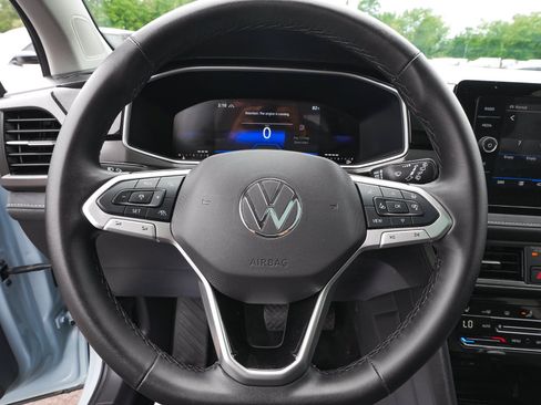 Used 2025 Volkswagen Taos SE AWD/4WD image 18
