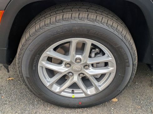 New 2025 Jeep Grand Cherokee Laredo X image 9