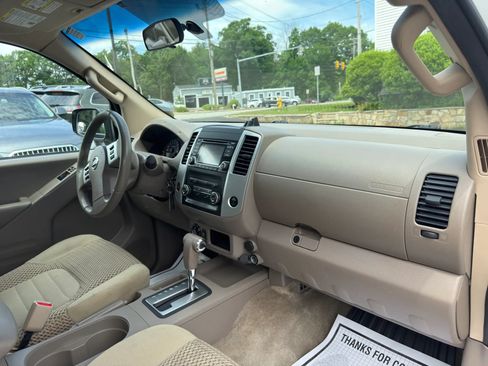 Used 2015 Nissan Frontier SV AWD/4WD image 23