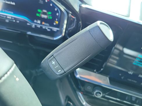 Used 2025 Chevrolet Silverado 2500 LT w/ Convenience Package image 32