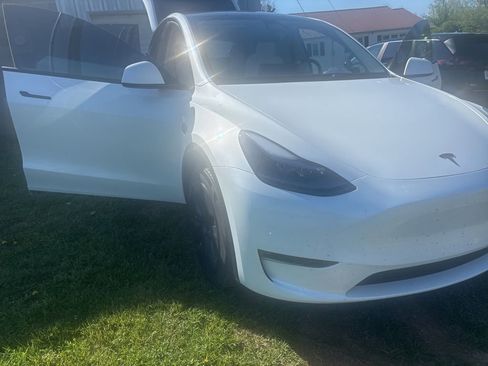 Used 2023 Tesla Model Y Long Range image 3
