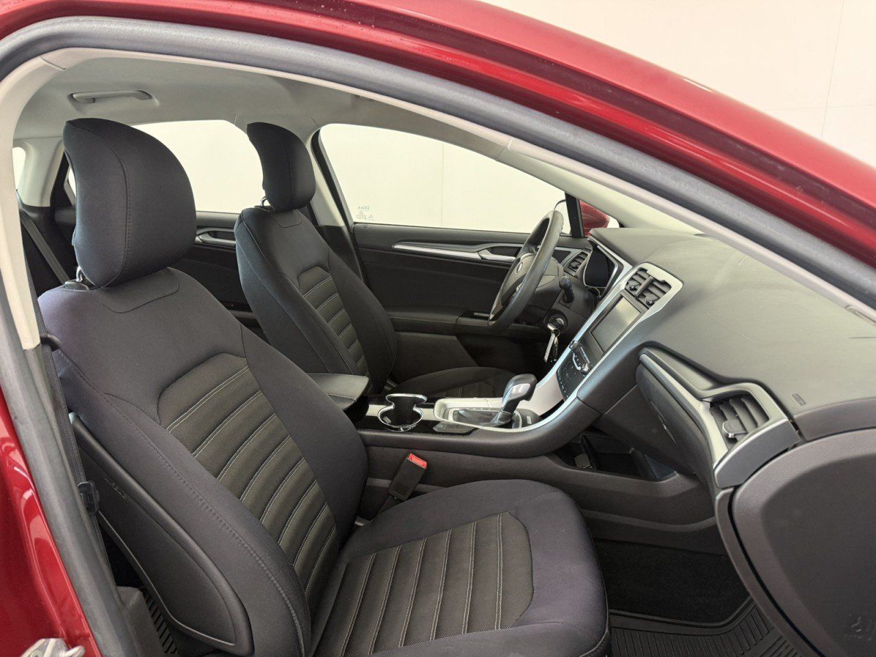 Used 2014 Ford Fusion SE FWD image 10
