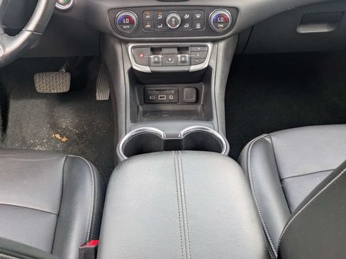 Used 2024 GMC Terrain SLT AWD/4WD image 18