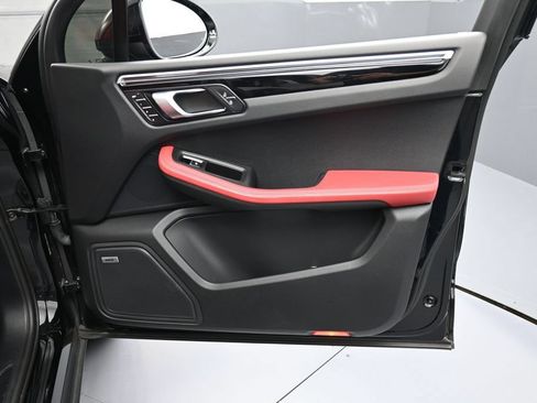 Certified 2020 Porsche Macan AWD/4WD image 29