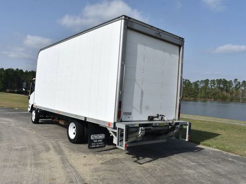Used 2021 Isuzu NPR image 5