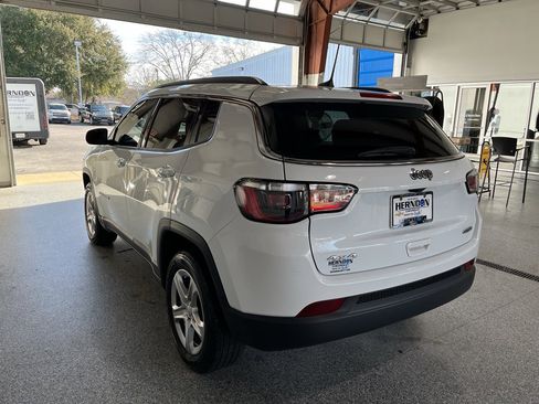 Used 2023 Jeep Compass Latitude AWD/4WD image 6