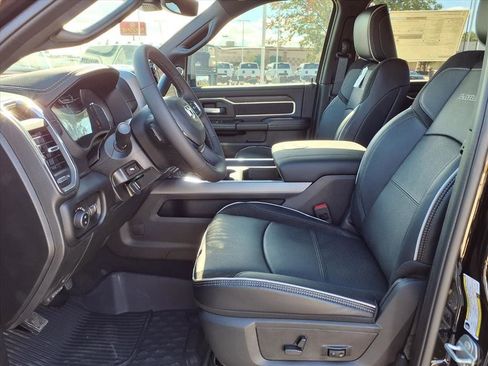 New 2026 RAM 2500 Laramie AWD/4WD image 13