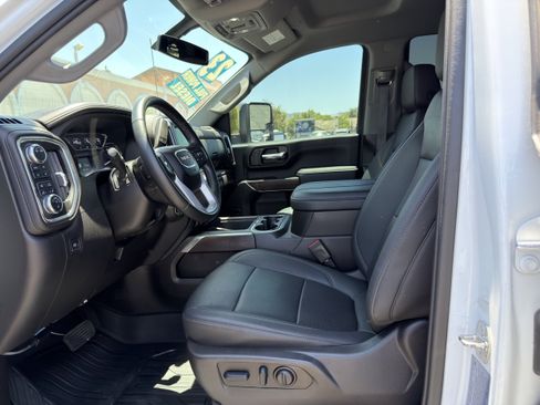 Used 2023 GMC Sierra 2500 SLT w/ SLT Preferred Package AWD/4WD image 31
