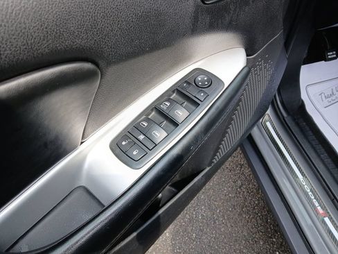 Used 2019 Dodge Journey SE FWD image 12