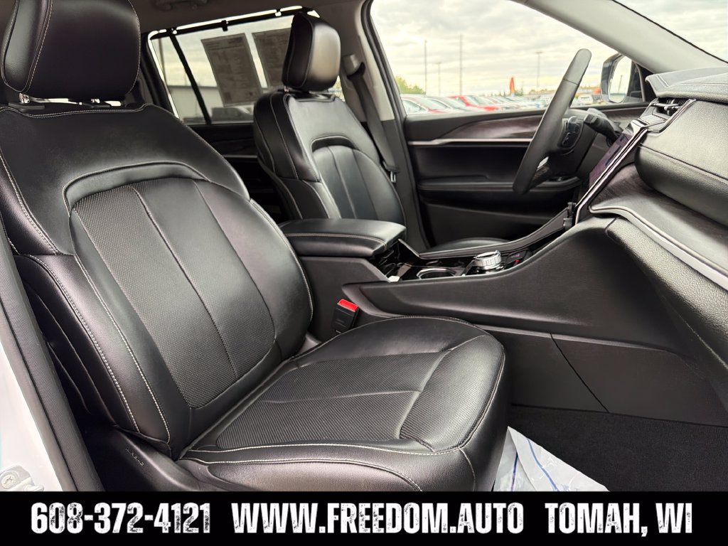 Used 2023 Jeep Grand Cherokee L Limited w/ Luxury Tech Group II AWD/4WD image 40