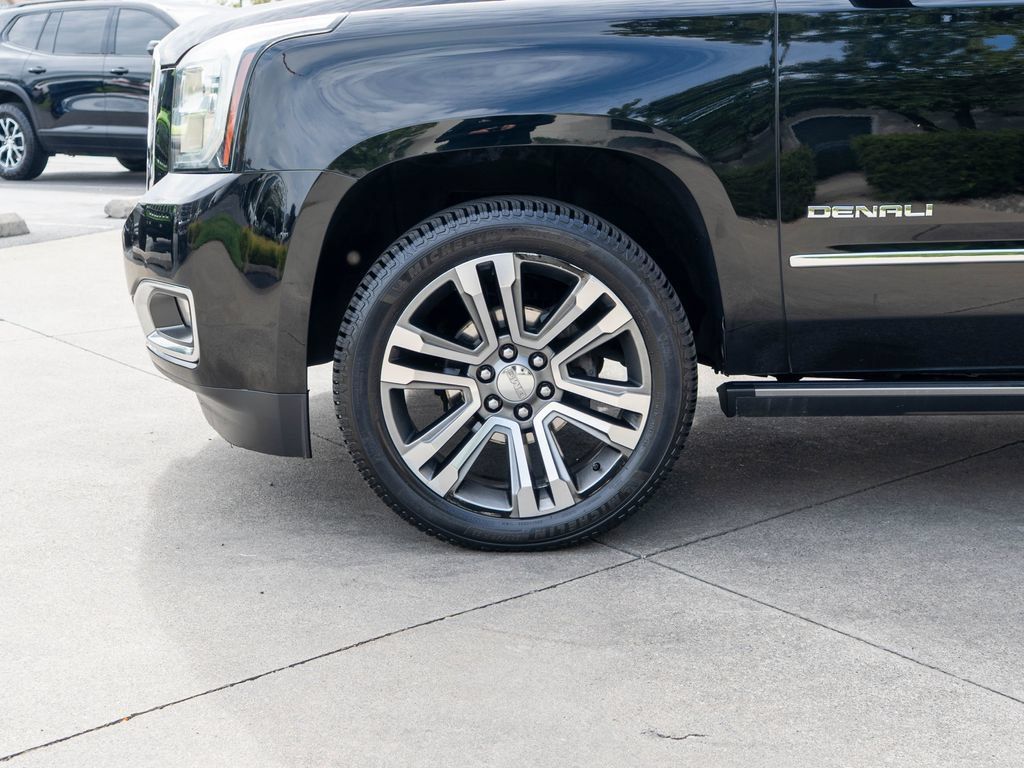 Used 2018 GMC Yukon Denali w/ Denali Ultimate Black Edition AWD/4WD image 34