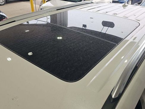 Used 2023 Ford Explorer Limited w/ Limited Technology Package image 4