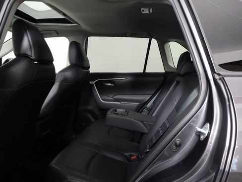 Used 2021 Toyota RAV4 XLE Premium image 11