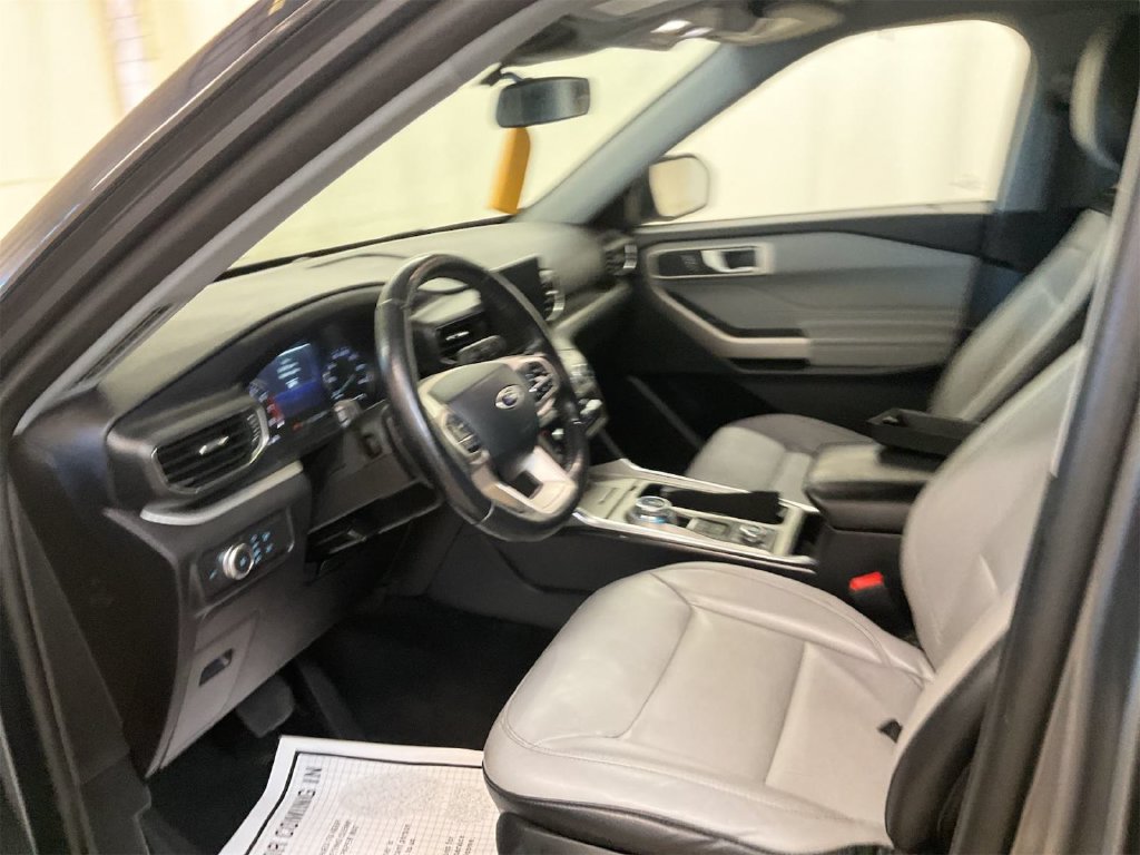 Used 2021 Ford Explorer XLT w/ Equipment Group 202A AWD/4WD image 5