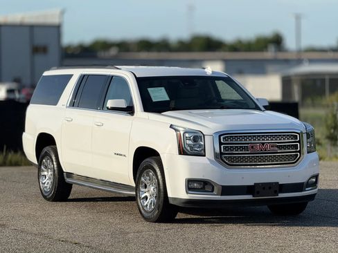 Used 2017 GMC Yukon XL SLT AWD/4WD image 1