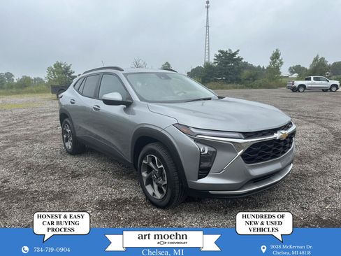 Used 2024 Chevrolet Trax LT w/ LT Convenience Package FWD image 1