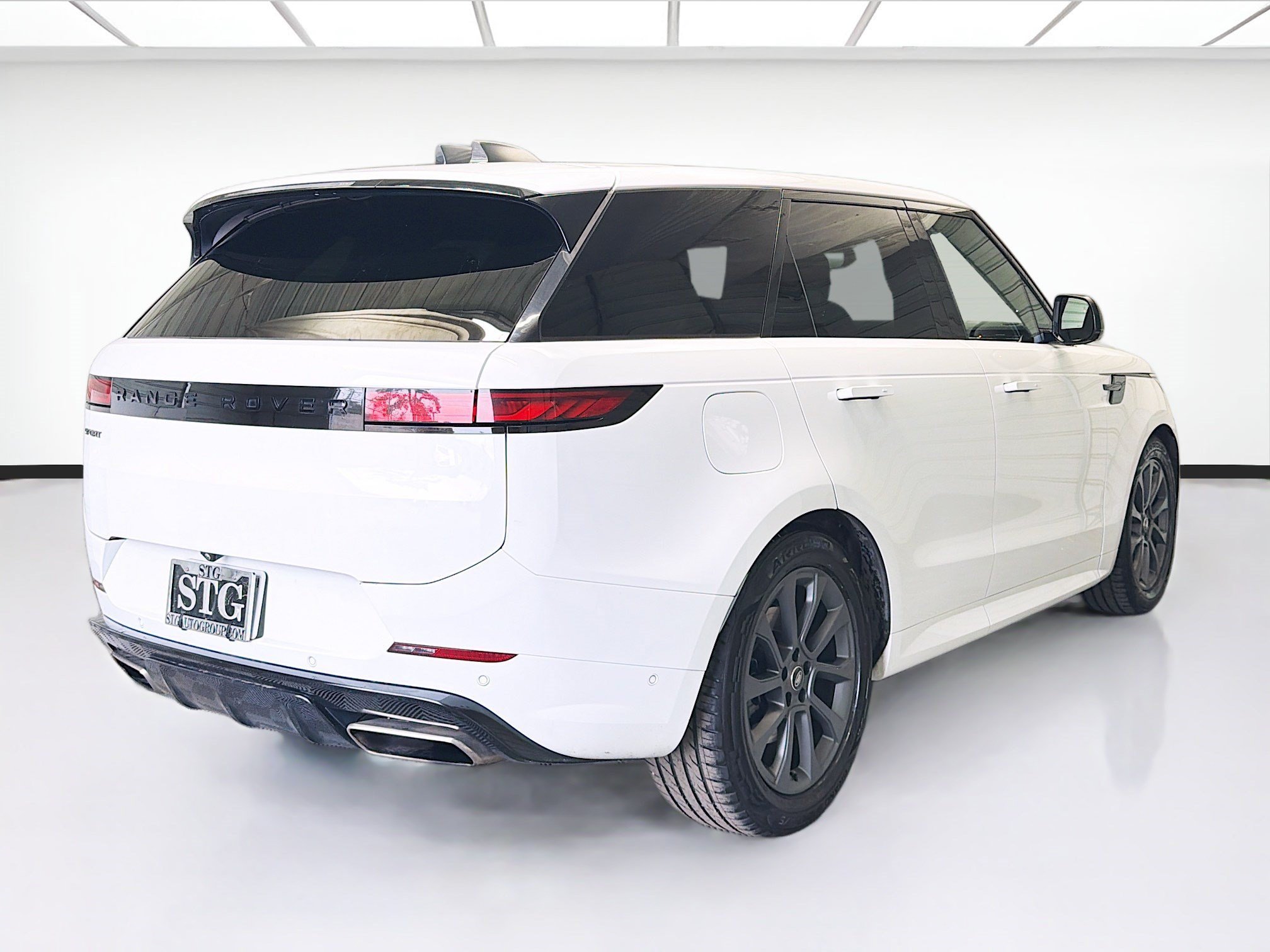 Used 2024 Land Rover Range Rover Sport Dynamic SE AWD/4WD image 4