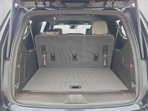 Used 2024 Chevrolet Suburban LT RWD image 6