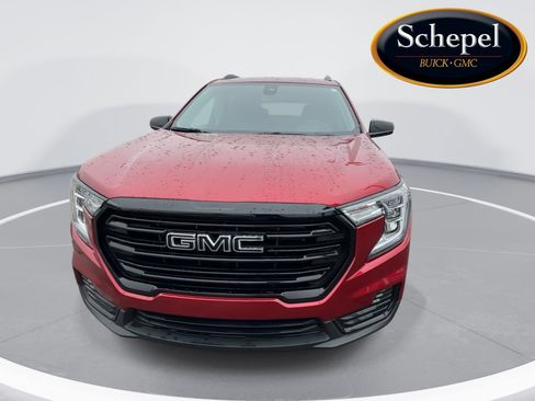 Certified 2023 GMC Terrain SLE w/ Driver Convenience Package image 3
