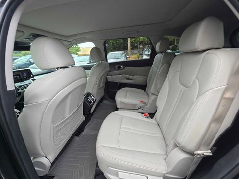Used 2022 Kia Sorento SX Prestige w/ Panoramic Sunroof Package AWD/4WD image 16