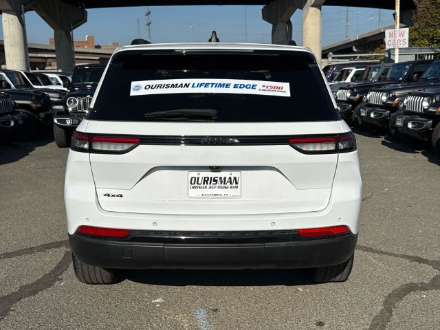 Used 2024 Jeep Grand Cherokee Altitude AWD/4WD image 4