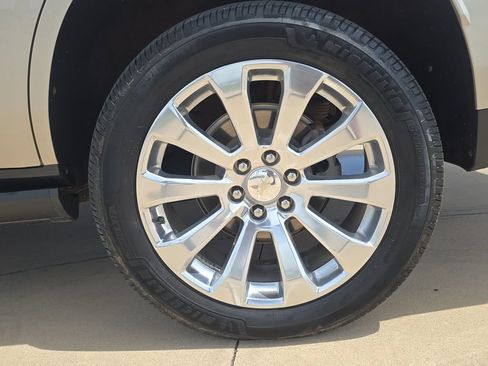Used 2023 Chevrolet Tahoe Premier AWD/4WD image 34