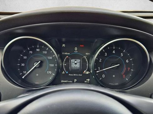 Used 2018 Jaguar F-PACE Premium image 11