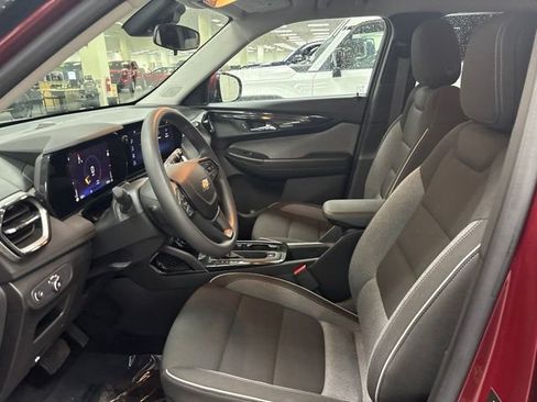Used 2024 Chevrolet TrailBlazer LT w/ Driver Confidence Package FWD image 13