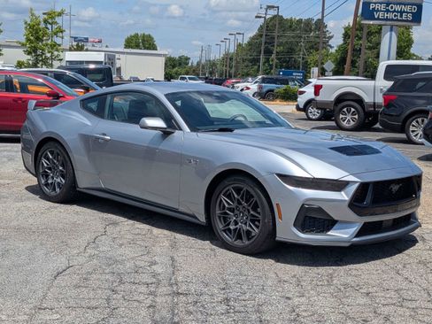 Used 2025 Ford Mustang GT Premium w/ GT Performance Package RWD image 2