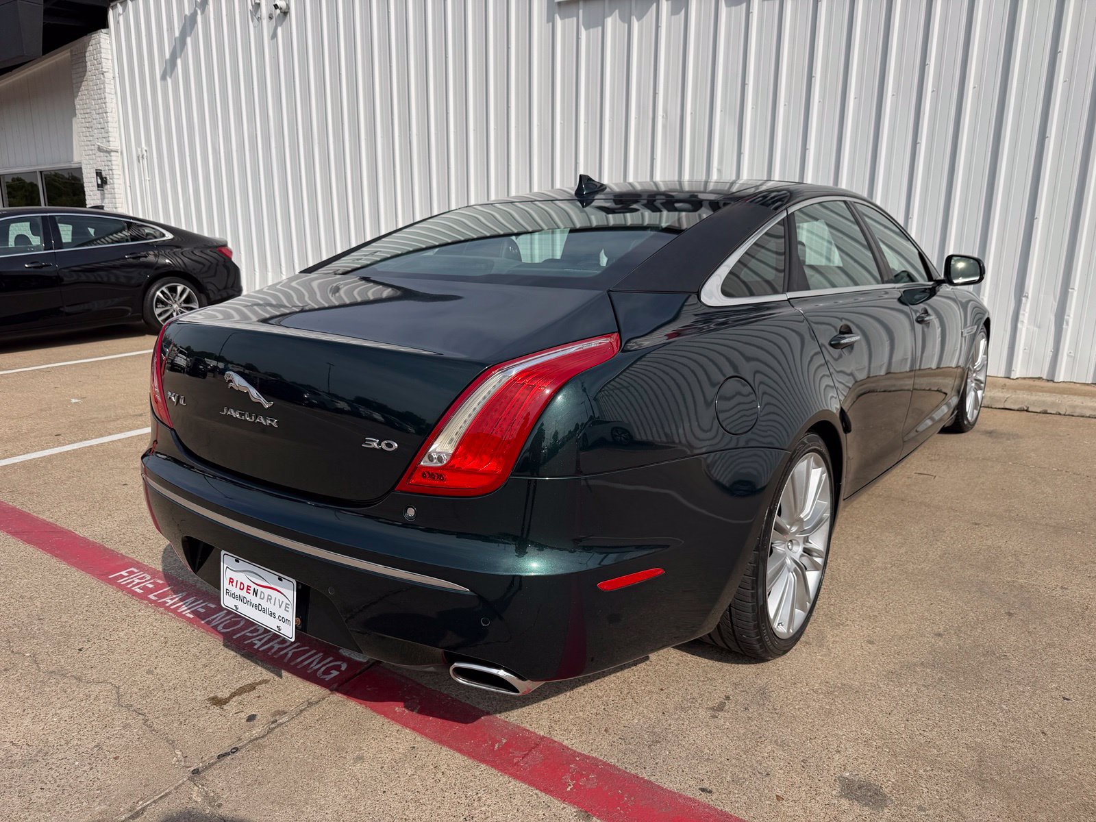 Used 2015 Jaguar XJ L Portfolio RWD image 8
