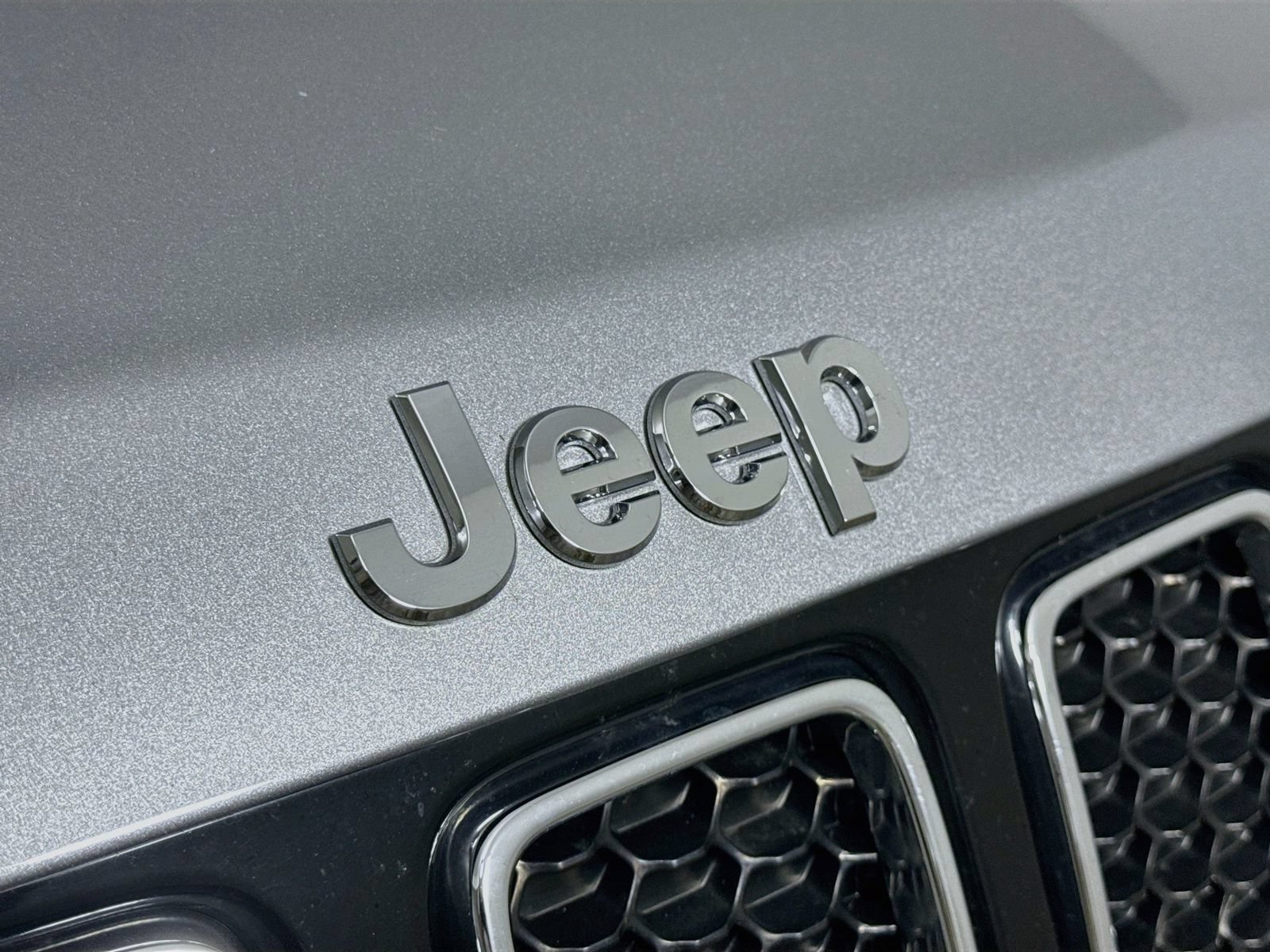 Used 2019 Jeep Compass Latitude w/ Popular Equipment Group AWD/4WD image 30
